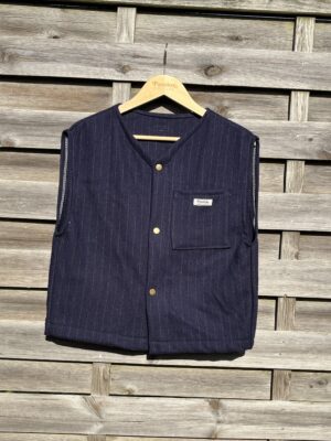Le gilet bleu marine en laine