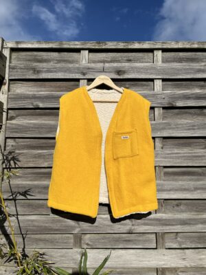 Le gilet réversible jaune et blanc