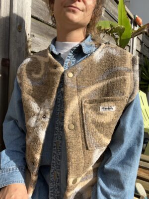 Le gilet marron et beige