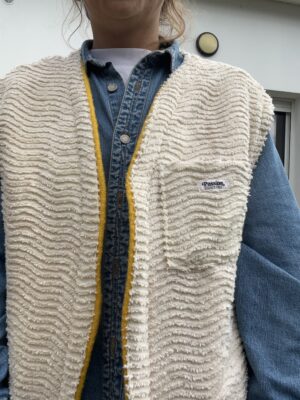 Le gilet réversible jaune et blanc