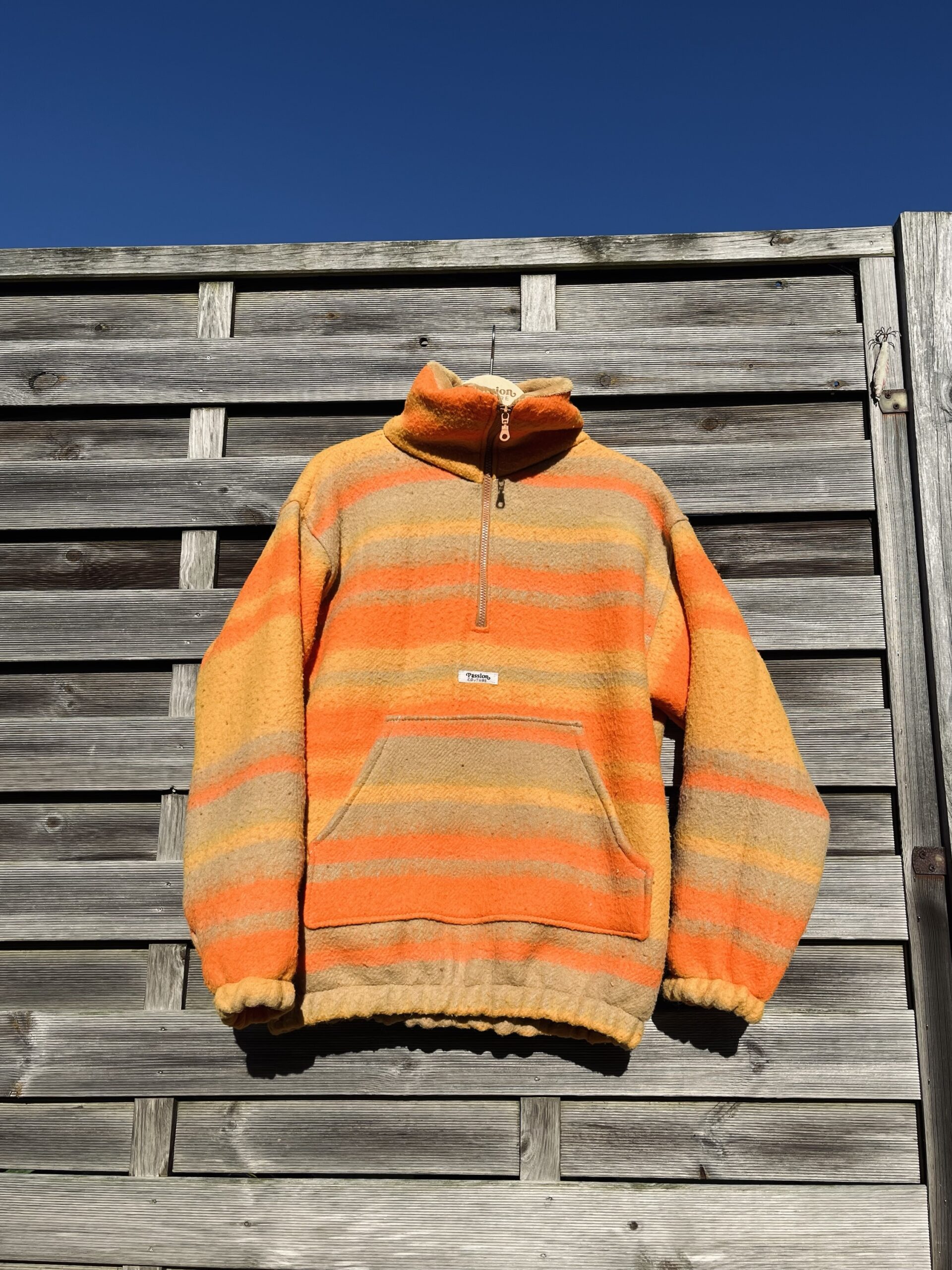 La polaire orange rayée