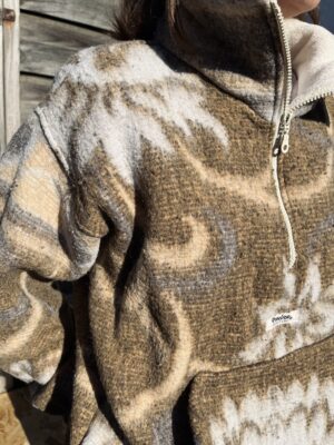 La polaire marron fleurie