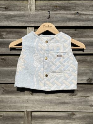 Le gilet enfant bleu ciel