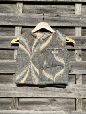 Le gilet enfant gris beige