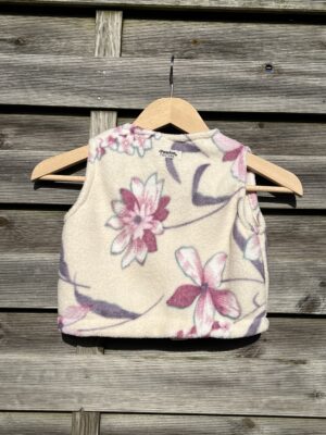 Le gilet enfant blanc et rose