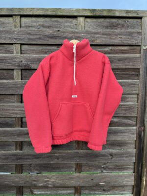 La polaire rouge rosée