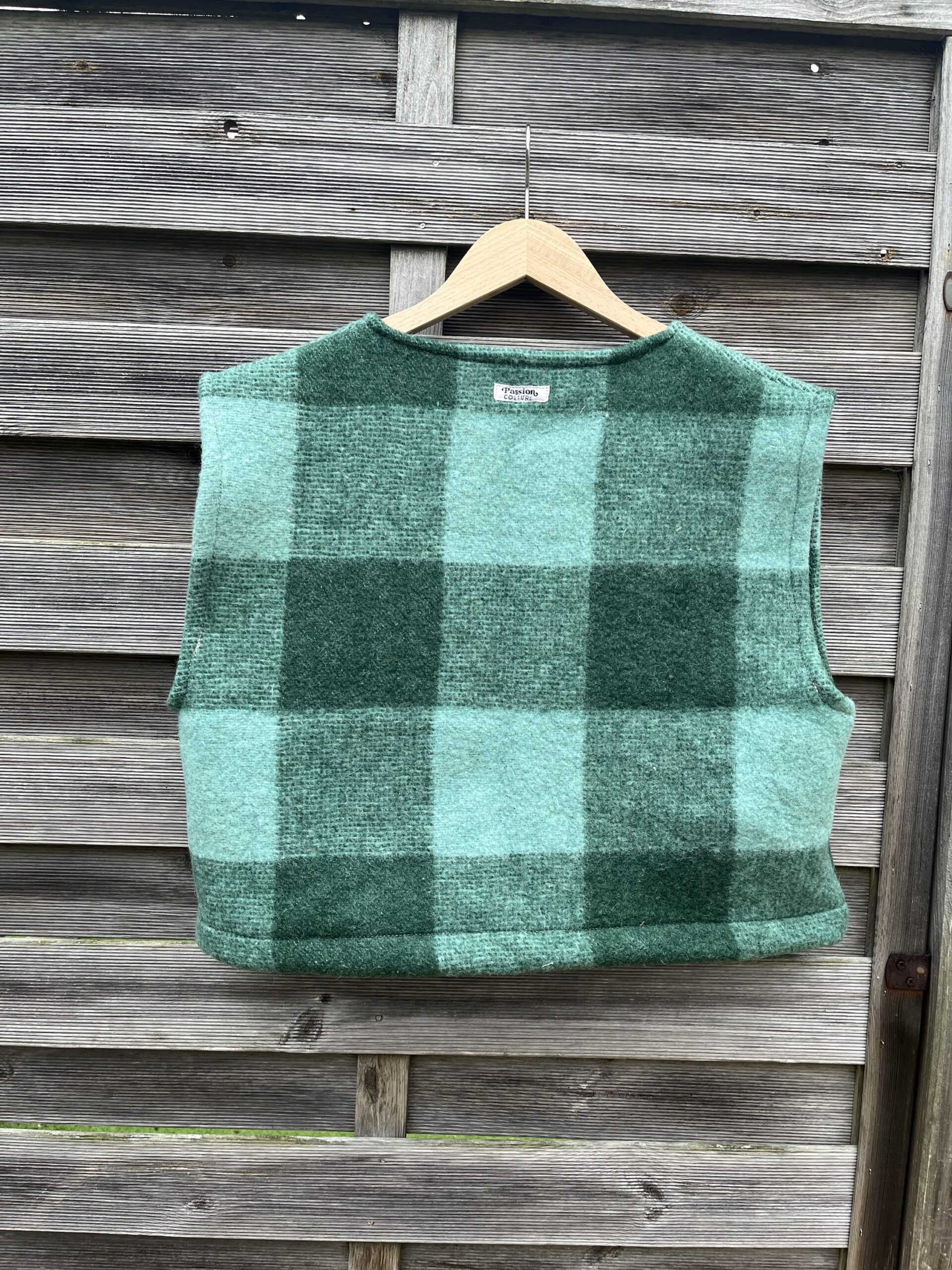Le gilet carreaux vert – Image 3