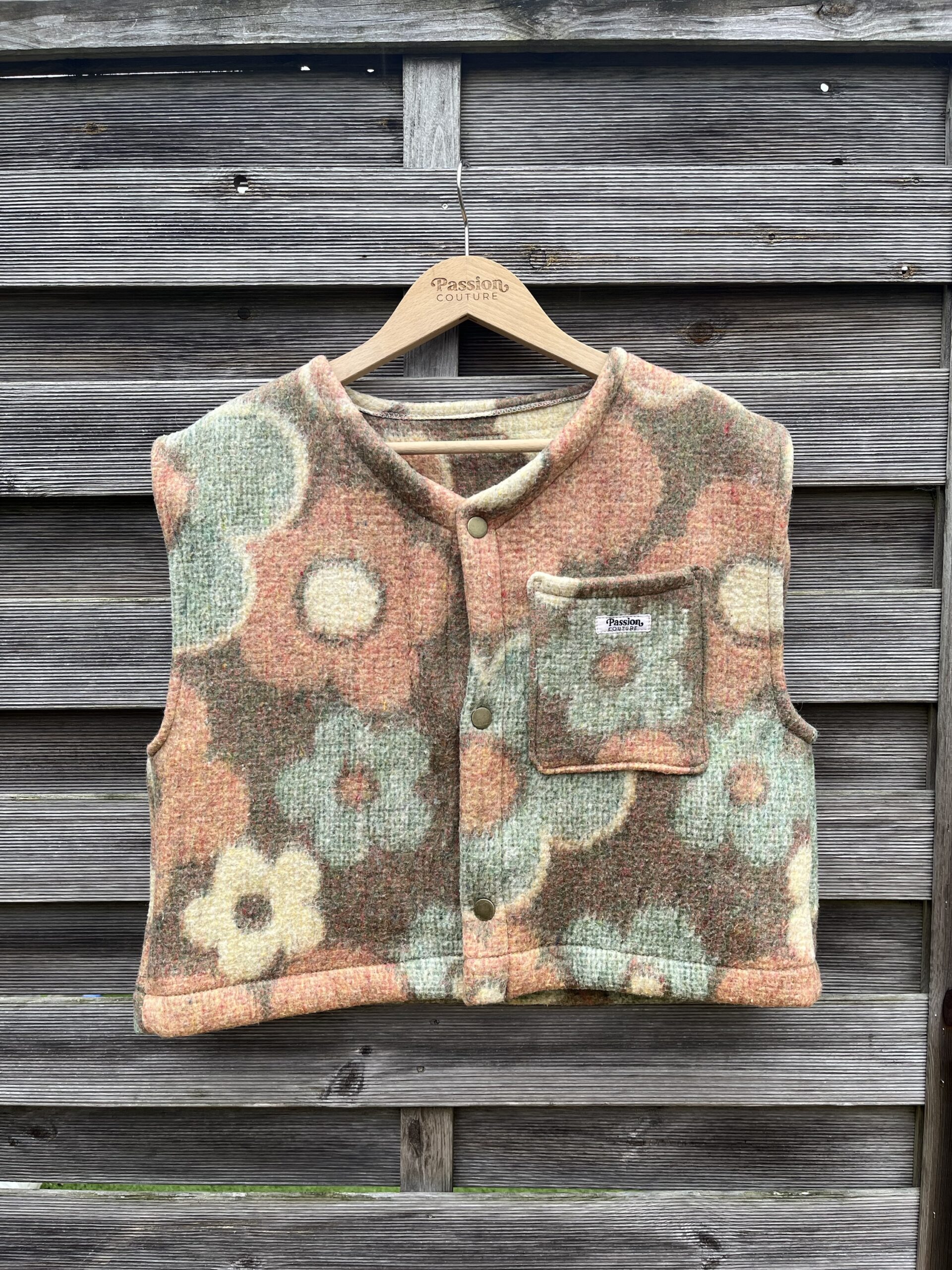 Le gilet fleurs vintage