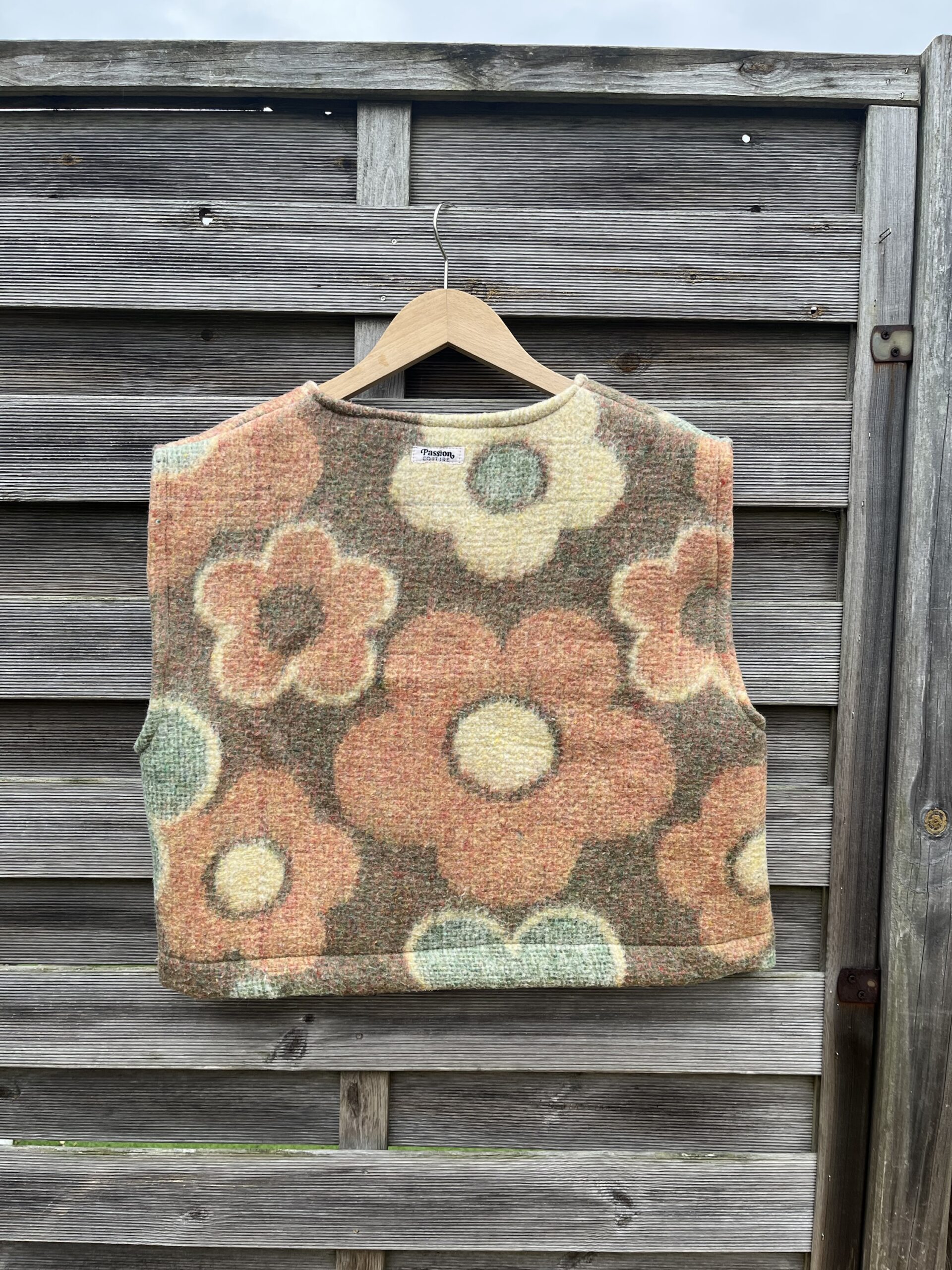 Le gilet fleurs vintage – Image 3