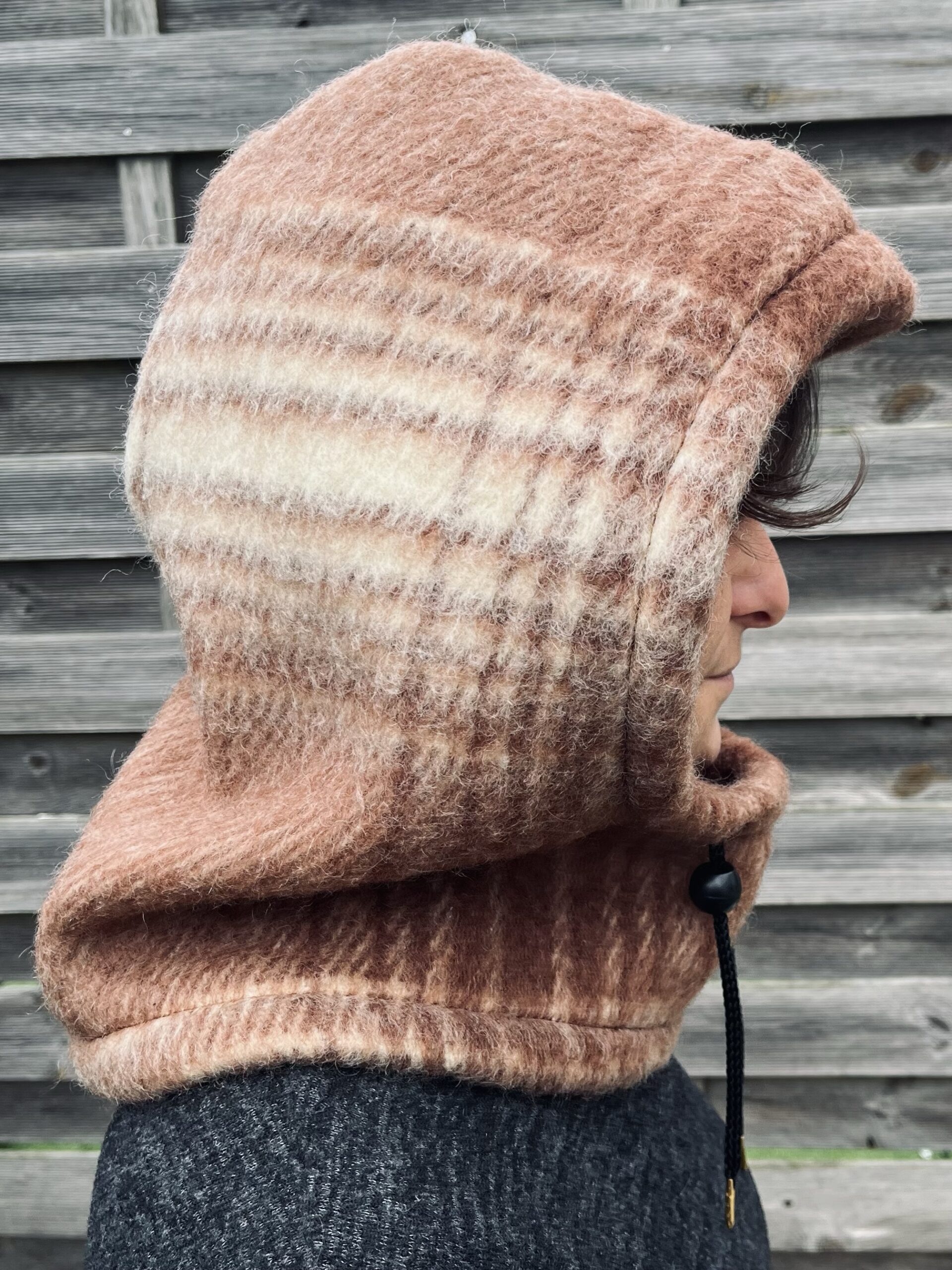 La cagoule marron – Image 3