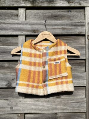 Le gilet enfant orange carreaux