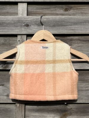 Le gilet enfant rosé