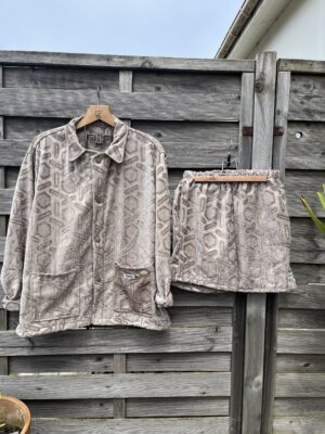 L’ensemble marron gris velours