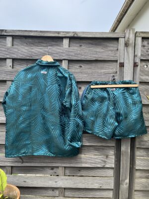 L’ensemble bleu satin