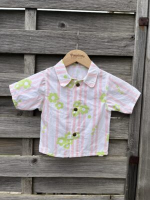 La chemisette enfant rose à fleurs vertes