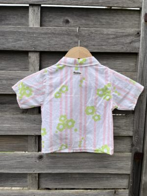 La chemisette enfant rose à fleurs vertes