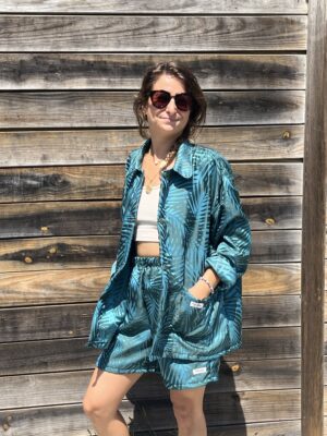 L’ensemble bleu satin