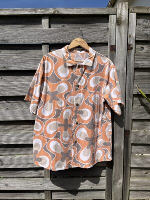La chemisette orange 70’s