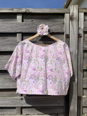 Le tee-shirt rose fleurs