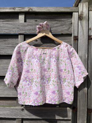 Le tee-shirt rose fleurs