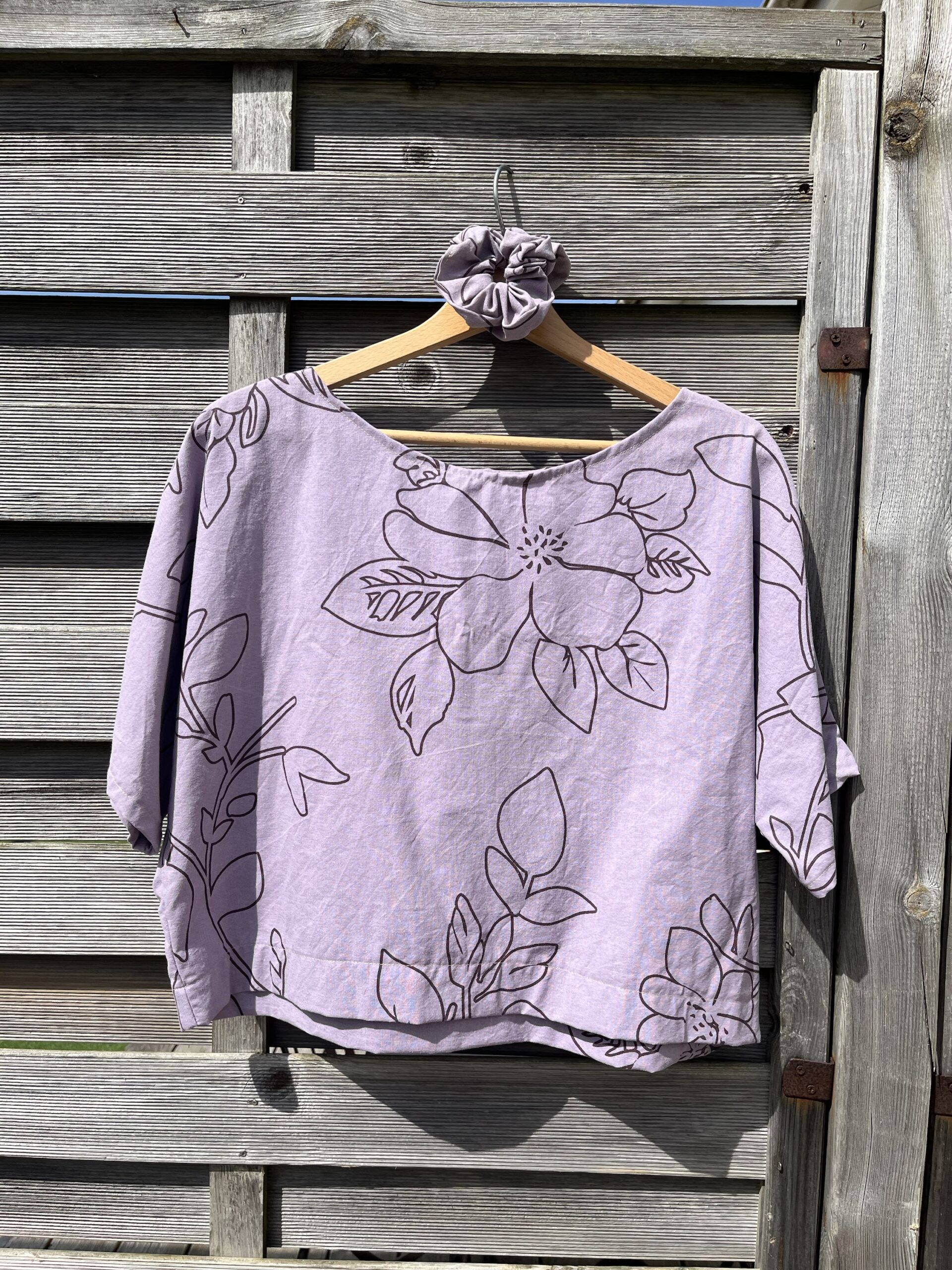 Le tee-shirt mauve