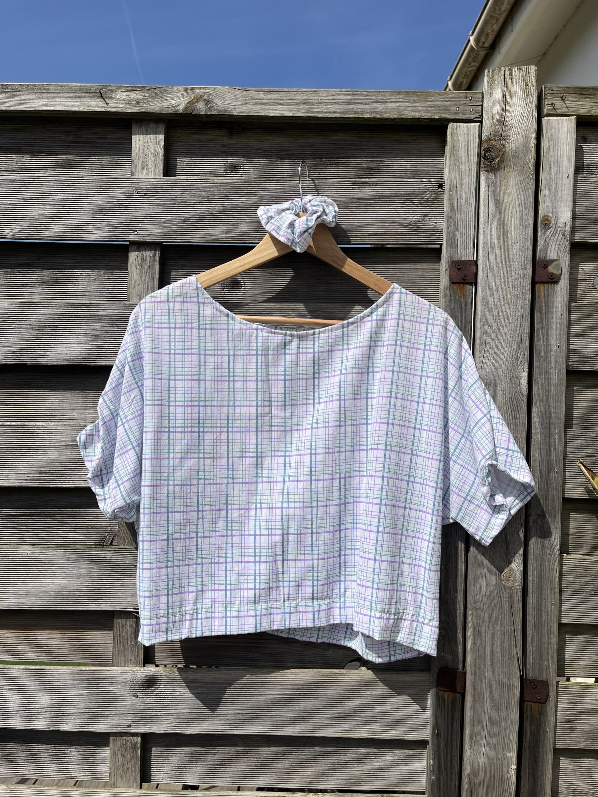 Le tee-shirt à carreaux