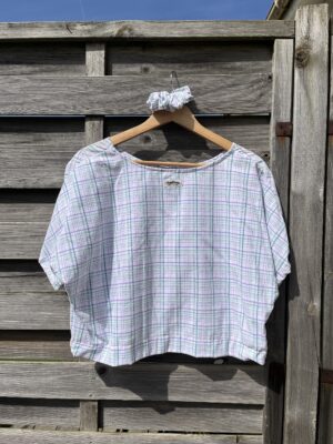 Le tee-shirt à carreaux