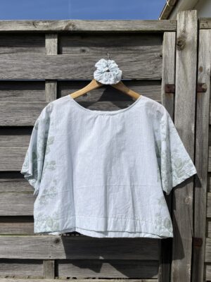 Le tee-shirt élégant