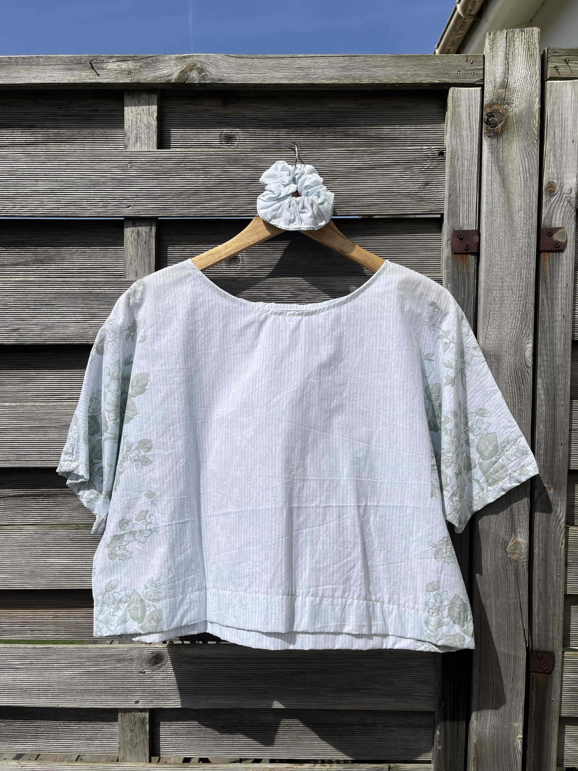 Le tee-shirt élégant