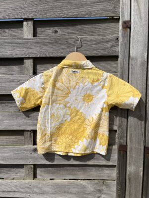 La chemisette enfant jaune fleurs