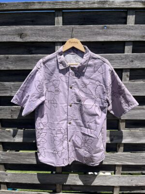 La chemisette violette