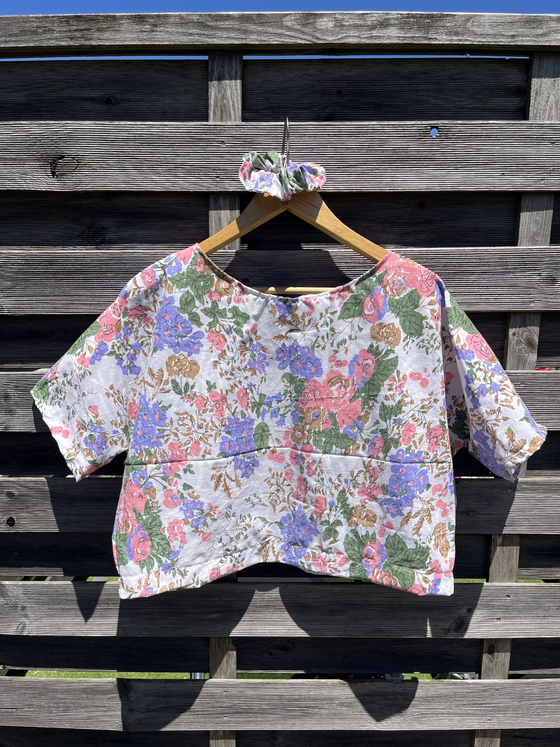 Le tee shirt fleurs rose