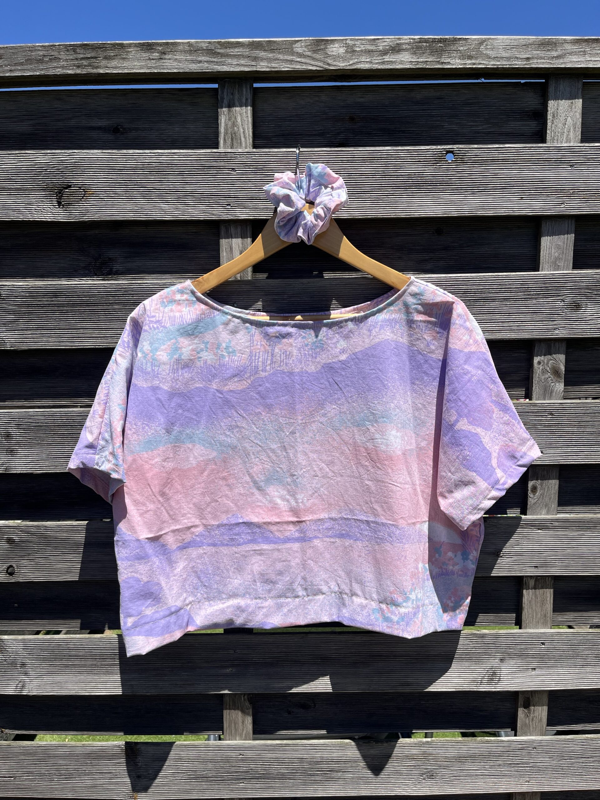 Le tee shirt violet nuage