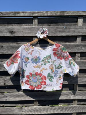 Le tee shirt fleurs rouge