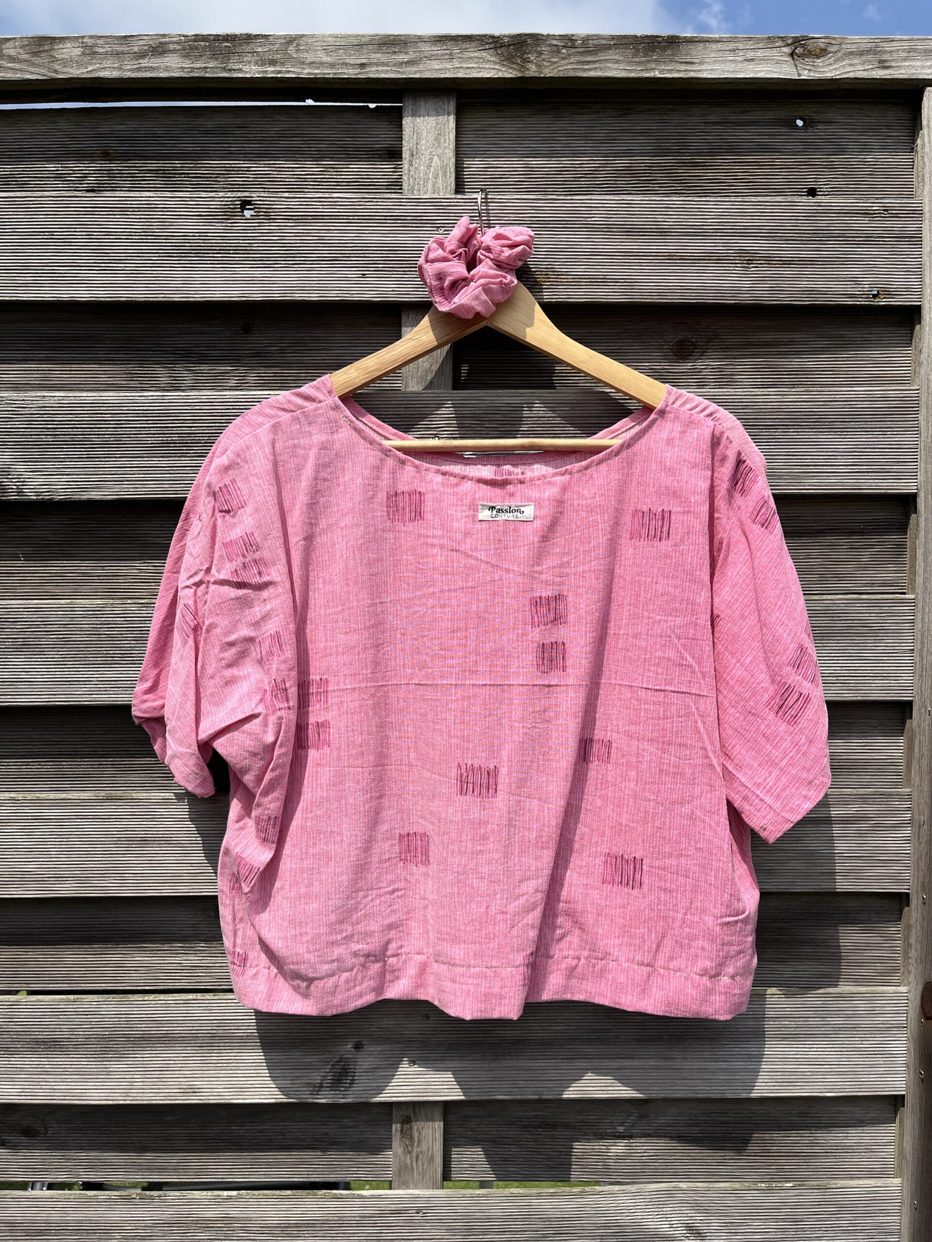 Le tee shirt rose – Image 2