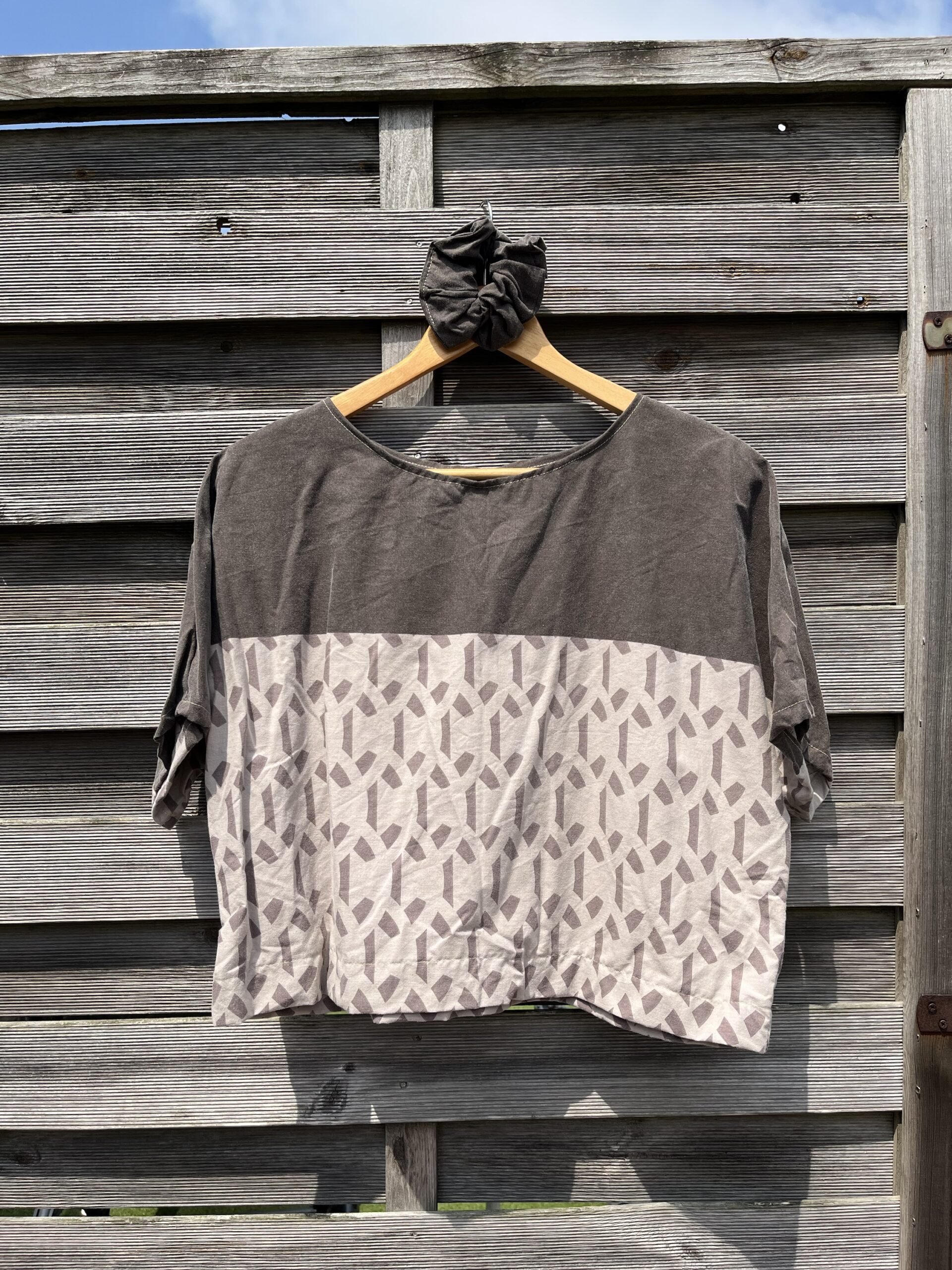 Le tee-shirt marron
