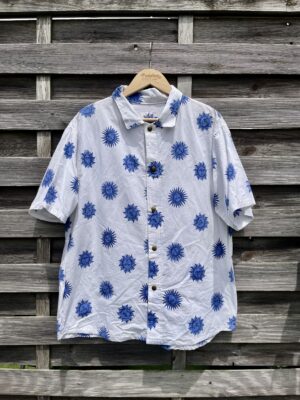 La chemisette bleue soleil
