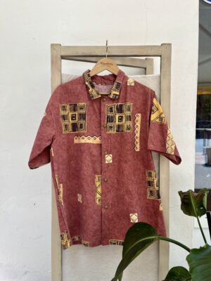 La chemisette rouge tribu