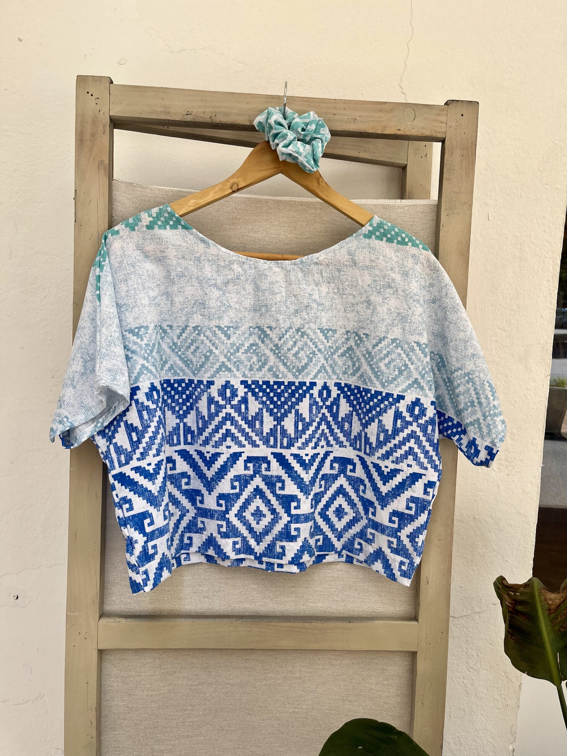 Le tee-shirt bleu tie’n’die