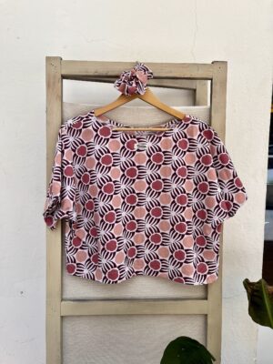 Le tee-shirt rouge rosas