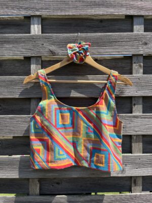 Le crop top multicolore de l’été