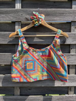 Le crop top multicolore de l’été