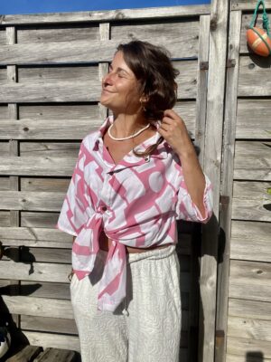 La chemisette rose et blanche