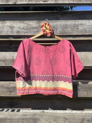 Le tee-shirt rouge orange