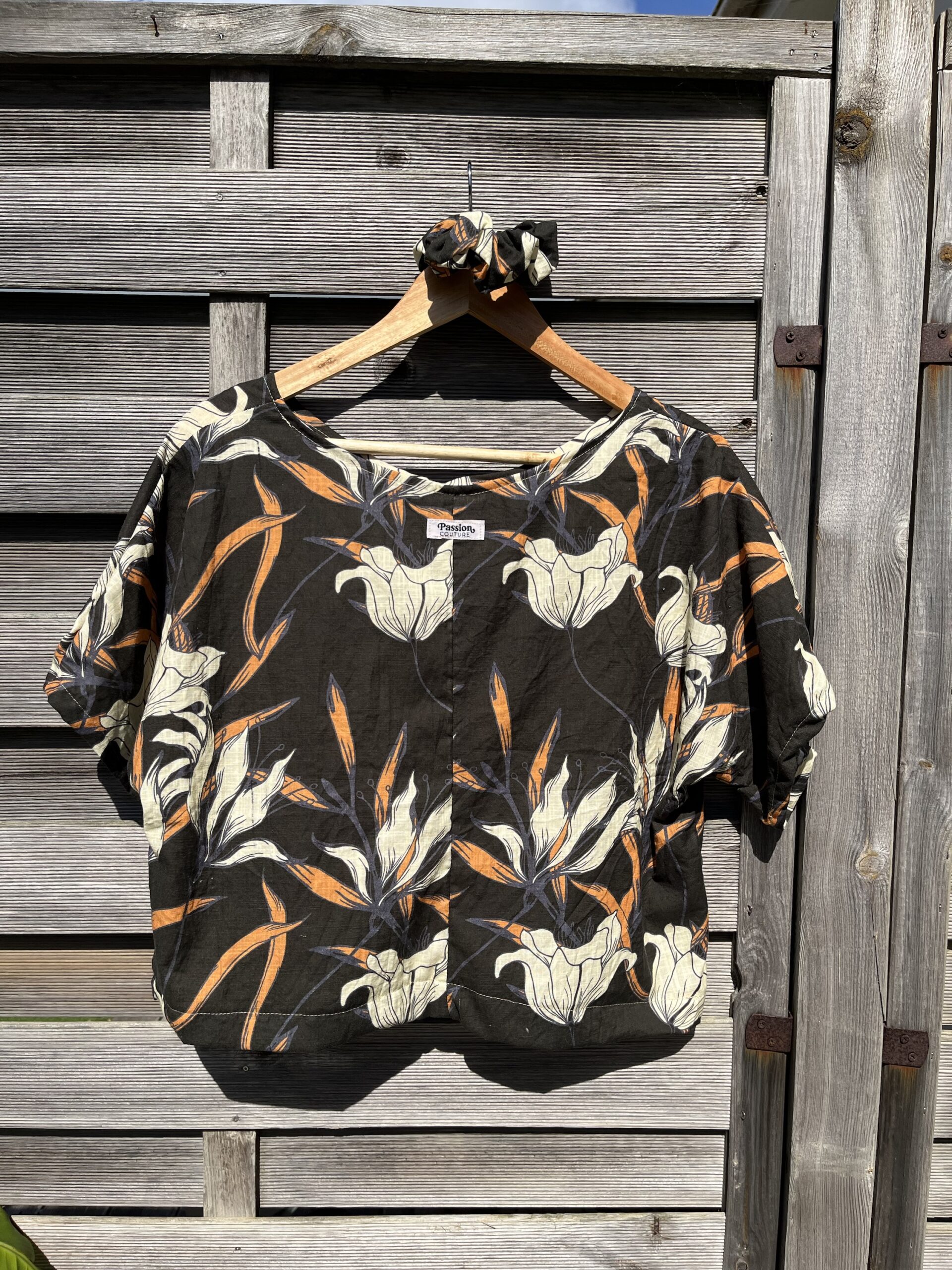 Le tee-shirt fleurs d’automne – Image 2