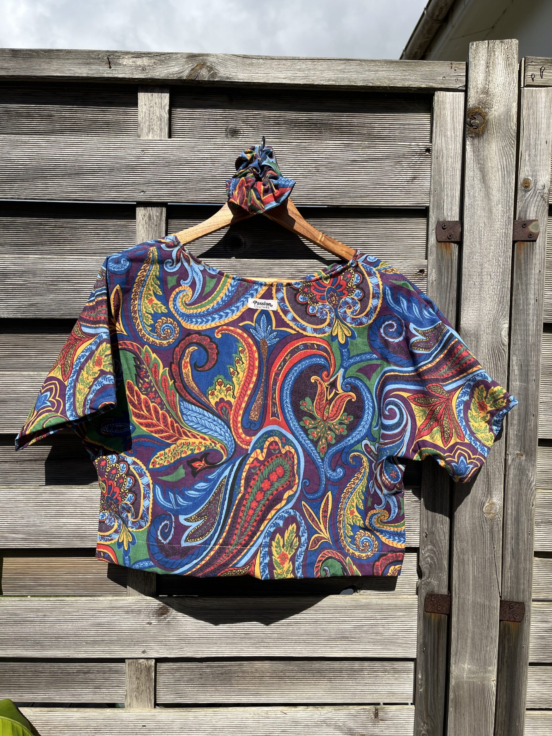 Le tee-shirt rouge royal – Image 2