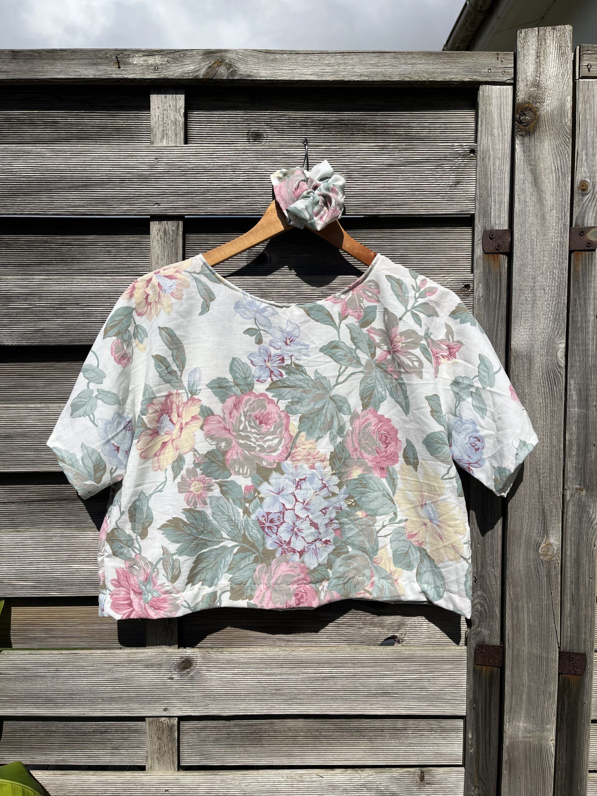 Le tee-shirt fleuri