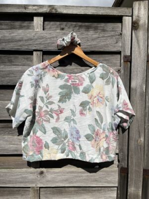 Le tee-shirt fleuri
